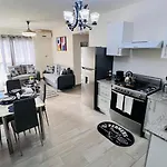 Luxurious 2 Bedroom Apartment With Pool